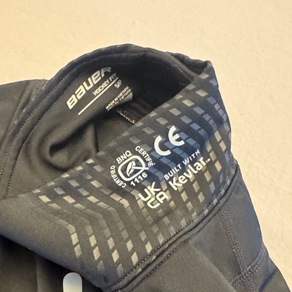 Bauer LS Cut-Resistant Neck Protect Base Layer sz S - Picture 2 of 11